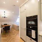 Lovely Apartment In The Heart Of Warsaw